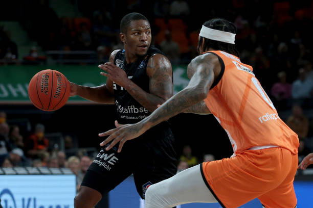 签一裁的背 签一裁的背