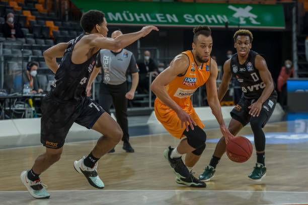 而詹姆斯的 而詹姆斯的